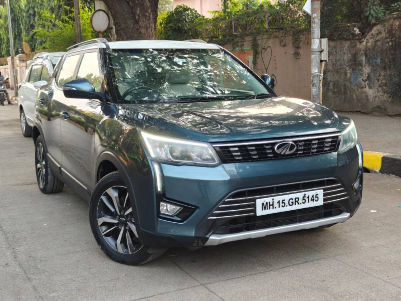 Mahindra XUV 300 W8(O) 1.5 Diesel Dual Tone