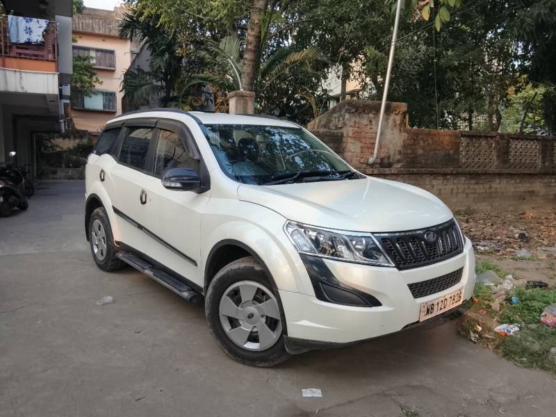 Mahindra XUV500 W6 FWD