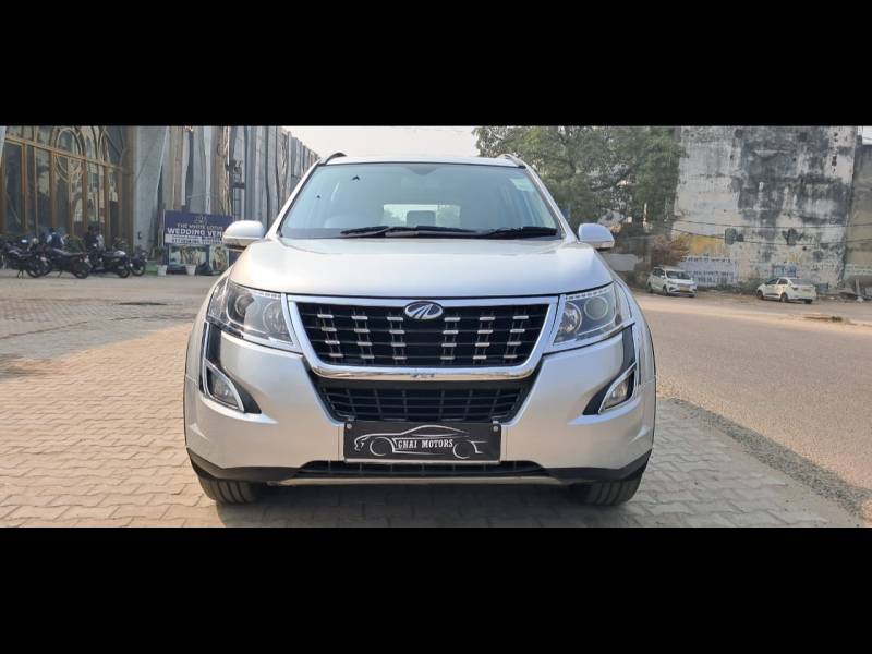 Mahindra XUV500 W11 AT