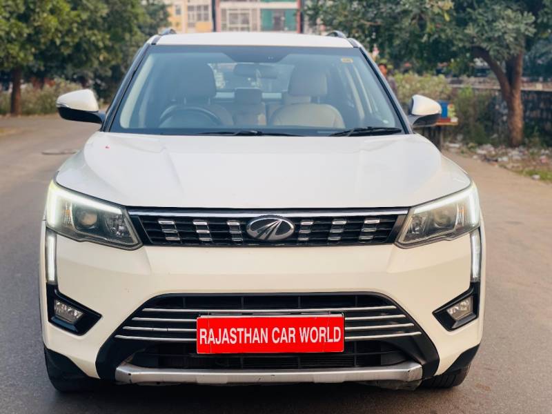 Mahindra XUV 300 1.5 W8