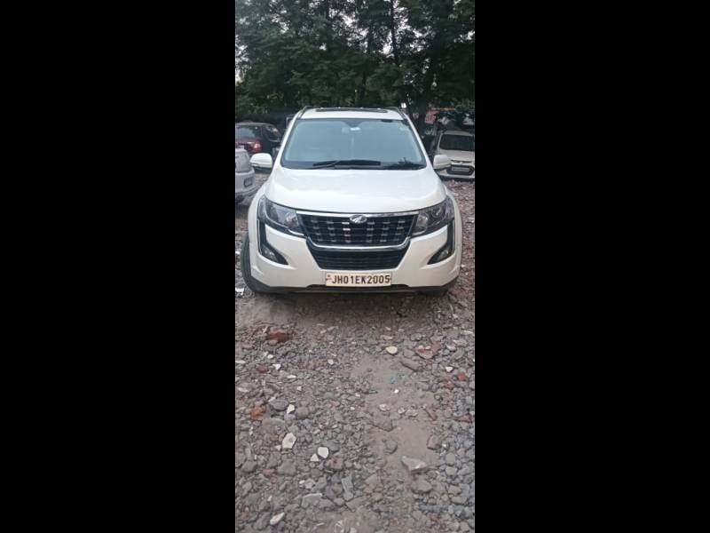Mahindra XUV500 W11