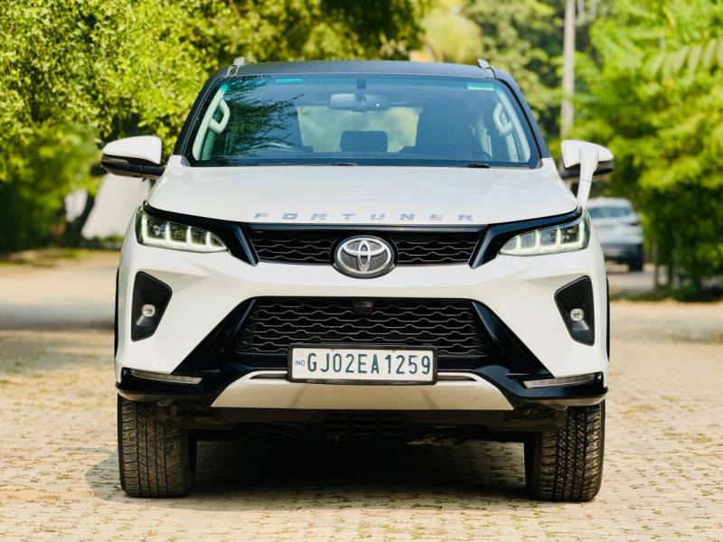 Toyota Fortuner Legender 4X2 AT 2.8 Legender