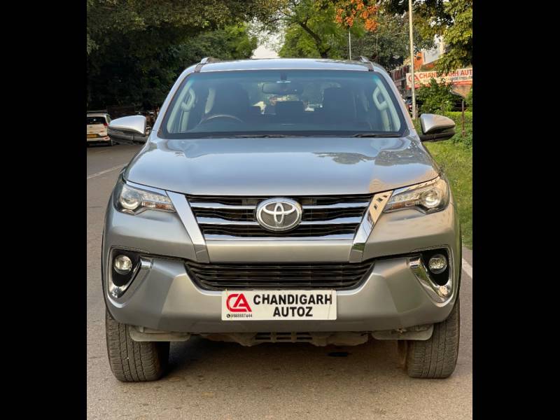 Toyota Fortuner 4x2 AT