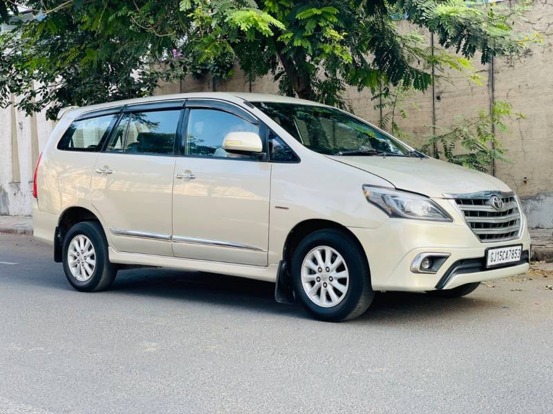 Toyota Innova 2.5 VX 8 STR BS IV