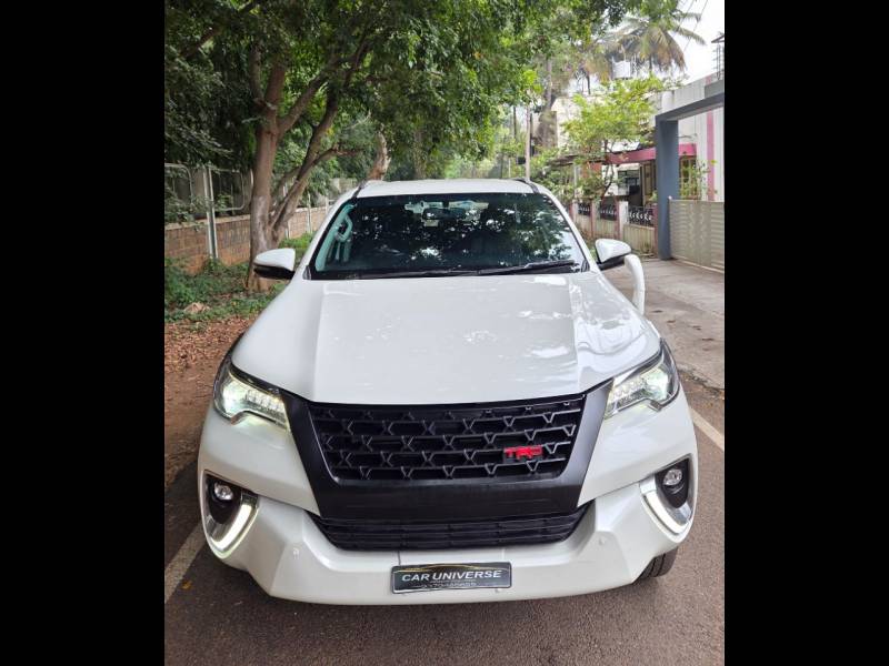 Toyota Fortuner 2.8 4x2 MT