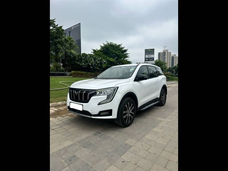 Mahindra XUV700 AX 3 Petrol MT 5 STR