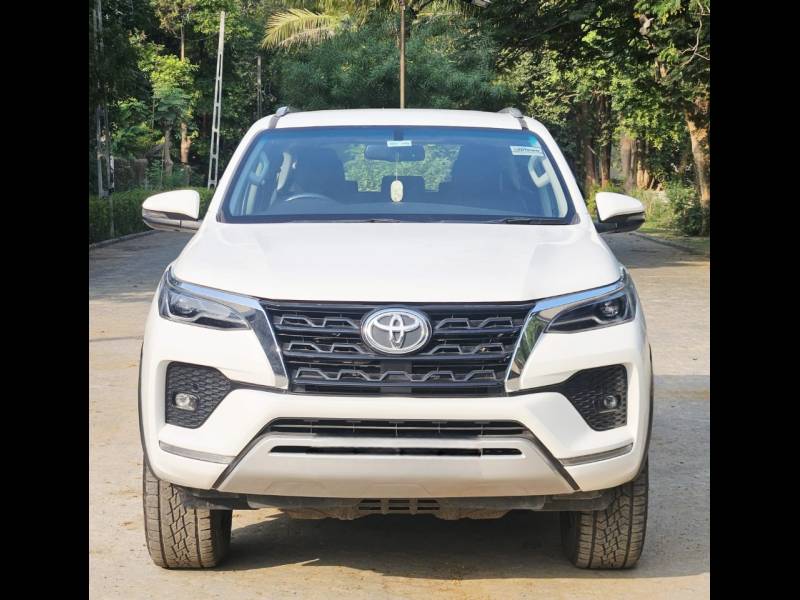 Toyota Fortuner 4X2 MT 2.8 Diesel