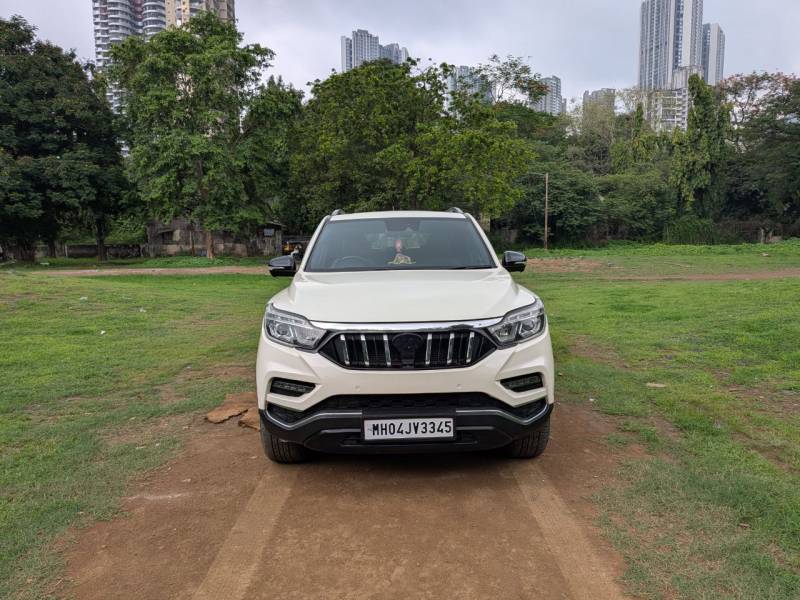 Mahindra Alturas G4 4WD AT