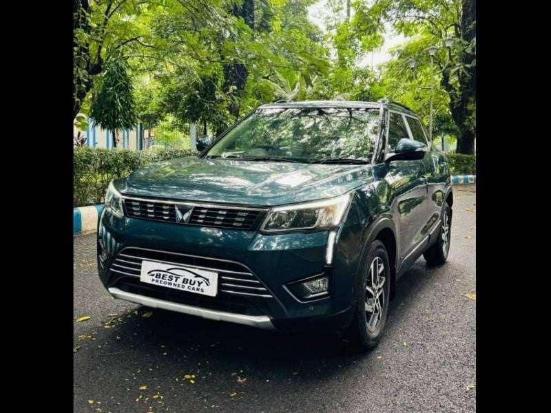 Mahindra XUV 300 1.2 W8 (O)