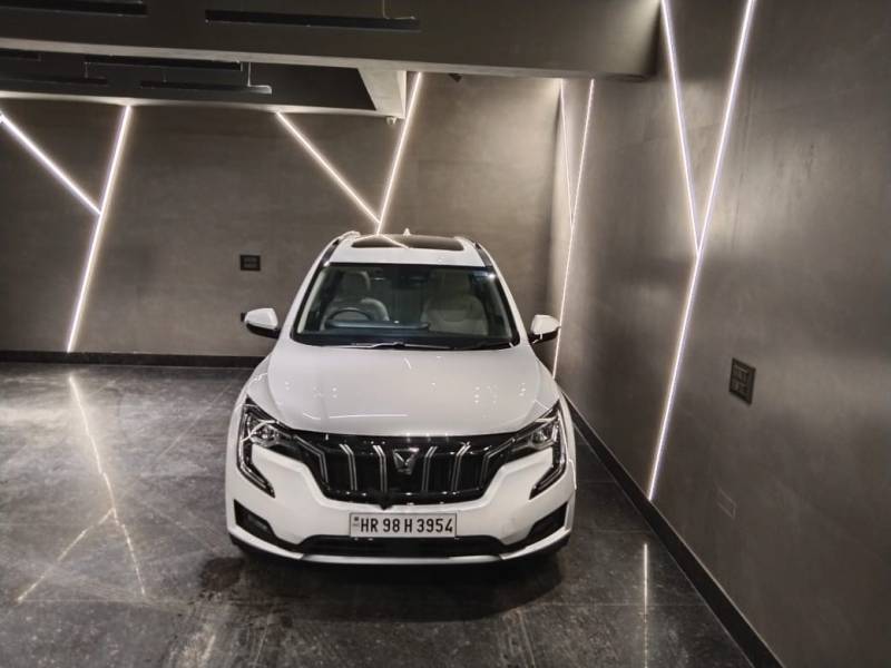 Mahindra XUV700 AX 7 Petrol AT 7 STR