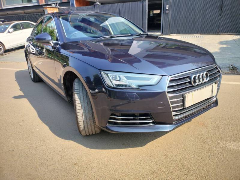 Audi A4 30 TFSI Premium Plus