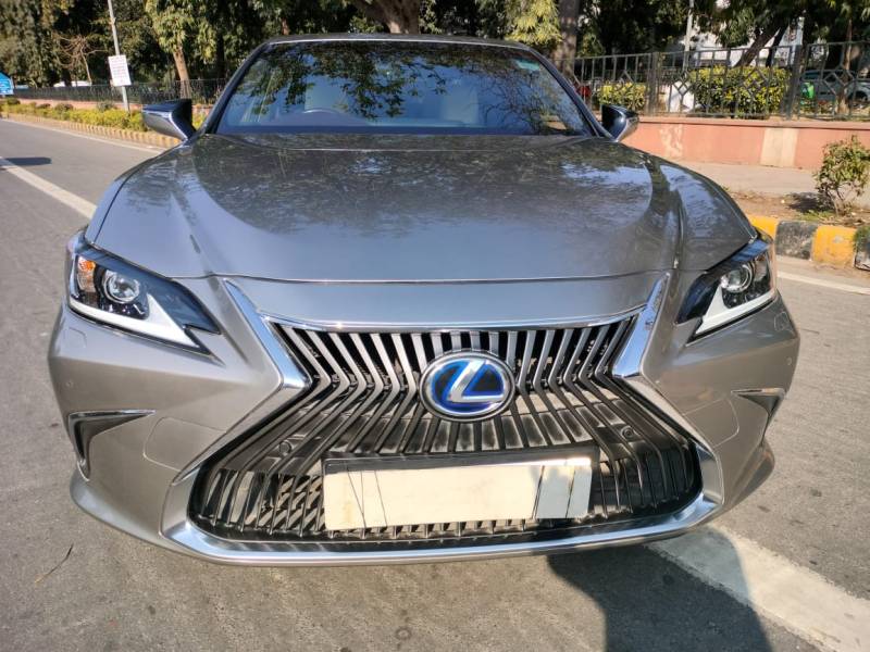 Lexus ES 300h Exquisite