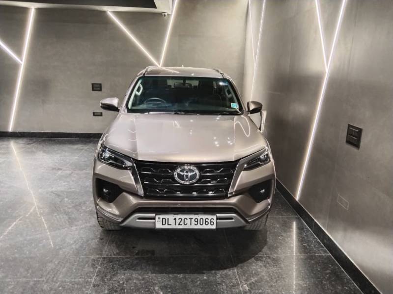 Toyota Fortuner 4X2 AT 2.7 Petrol