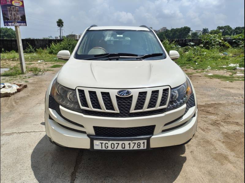 Mahindra XUV500 W8