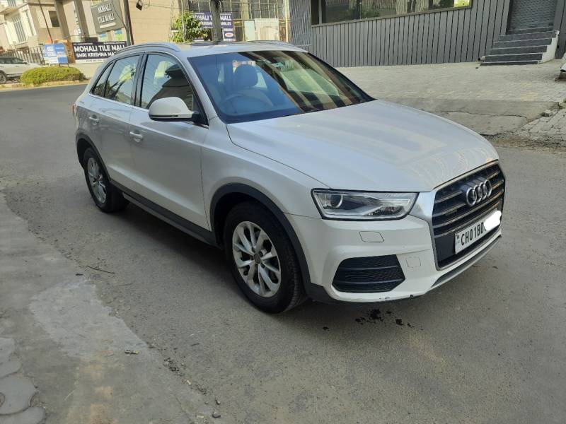 Audi Q3 35 TDI Premium Plus + Sunroof