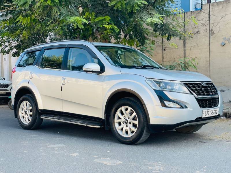Mahindra XUV500 W9