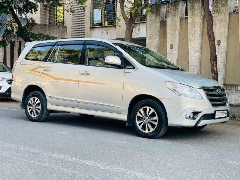 Toyota Innova 2.5 VX 8 STR