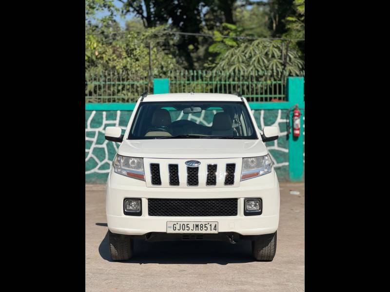 Mahindra TUV300 T8+ MT