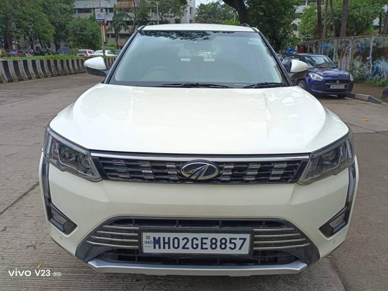 Mahindra XUV 300 W8(O) 1.2 Petrol Dual Tone