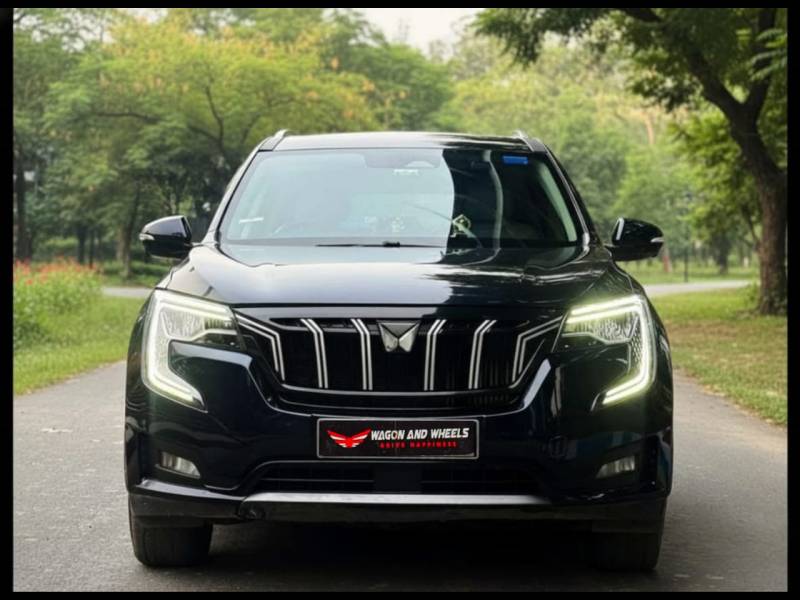 Mahindra XUV700 AX7 Luxury Pack Diesel AT 7 STR