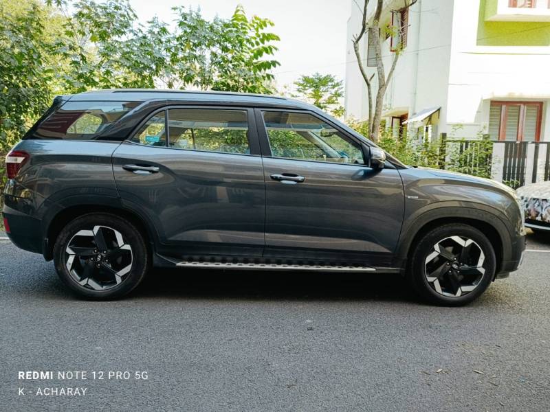 Hyundai Alcazar Signature (O) 6 STR 2.0 Petrol AT