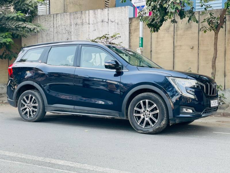 Mahindra XUV700 AX7 Luxury Pack Diesel AT 7 STR