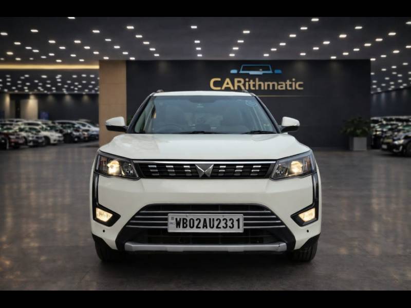 Mahindra XUV 300 1.2 W8 (O) AMT