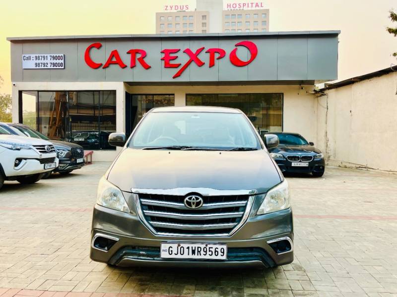 Toyota Innova 2.5 VX 8 STR BS IV