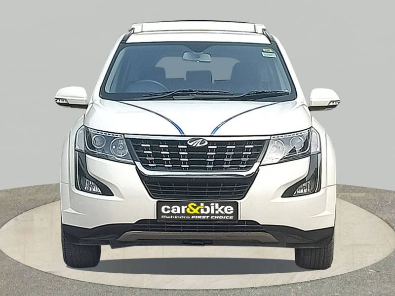 Mahindra XUV500 W7