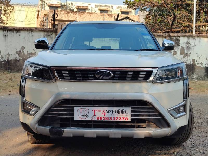 Mahindra XUV 300 1.2 W8 (O)