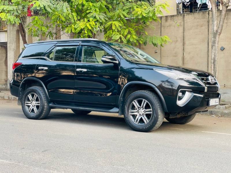 Toyota Fortuner 4x2 AT
