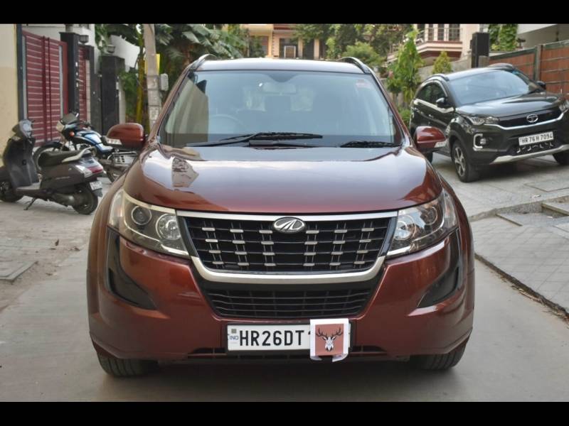 Mahindra XUV500 W5