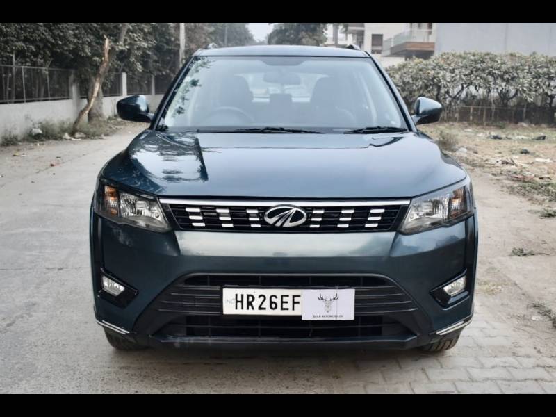 Mahindra XUV 300 W6 1.5 Diesel AMT