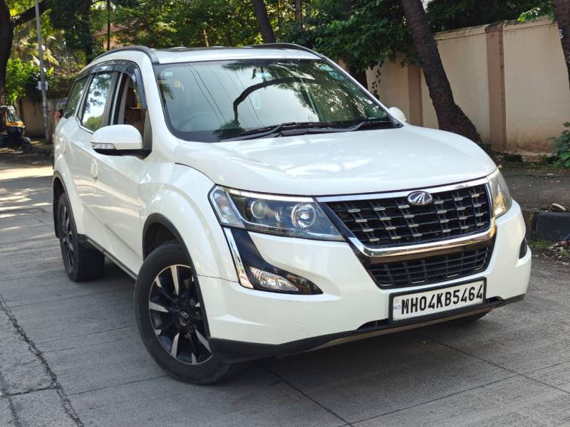 Mahindra XUV500 W11 AT