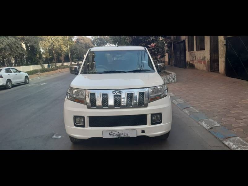 Mahindra TUV300 PLUS P4