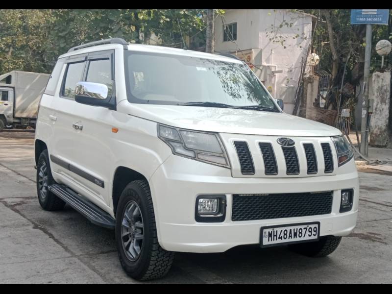 Mahindra TUV300 T10 AMT