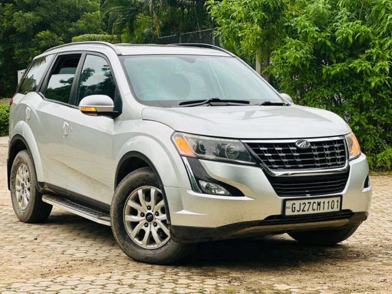 Mahindra XUV500 W9