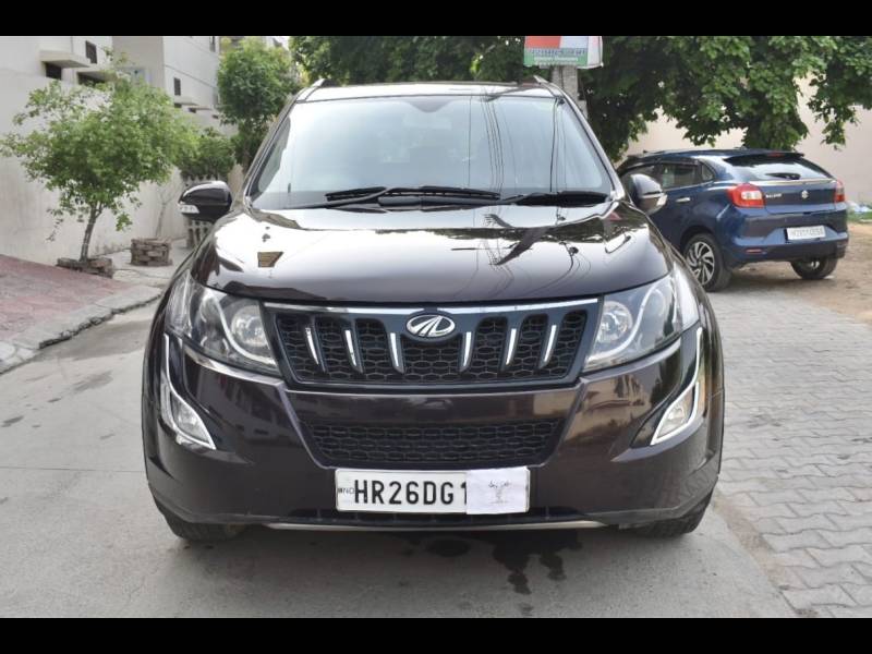 Mahindra XUV500 W10 FWD AT