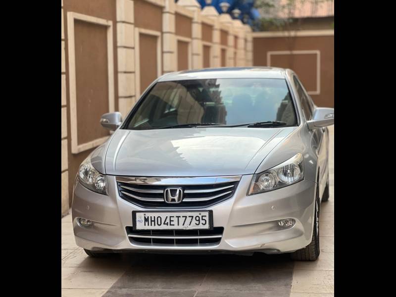 Honda Accord 2011 2.4 MT