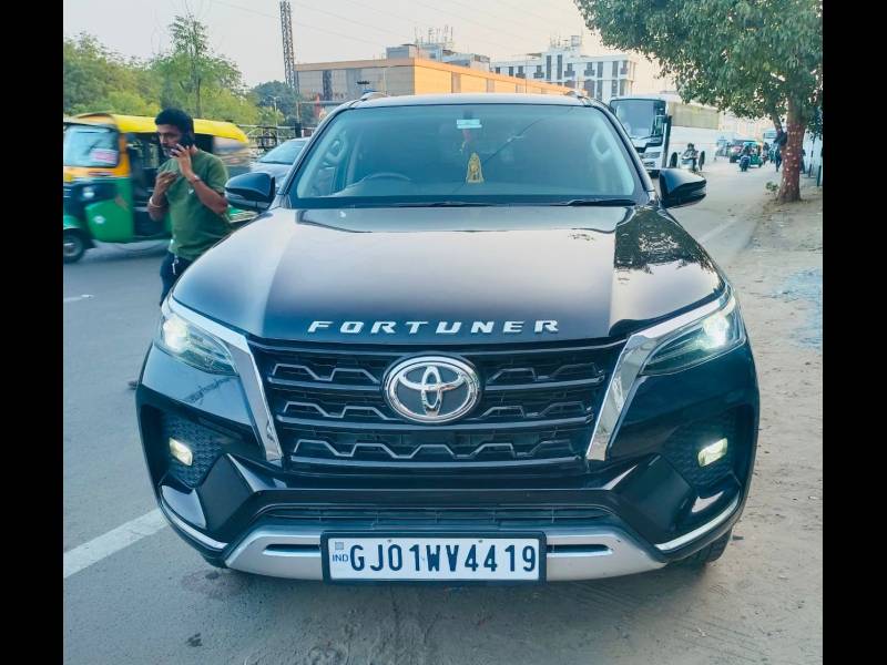 Toyota Fortuner 4x2 AT