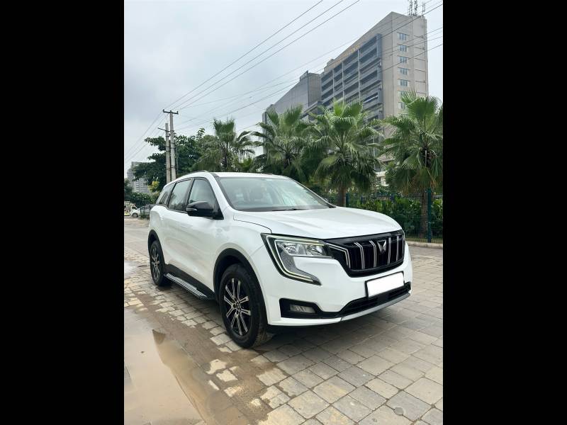 Mahindra XUV700 AX 3 Petrol MT 5 STR