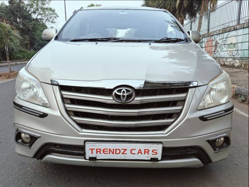 Toyota Innova 2.5 VX 8 STR BS IV