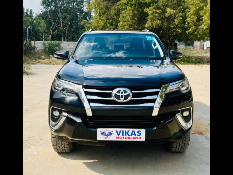 Toyota Fortuner 4x2 AT