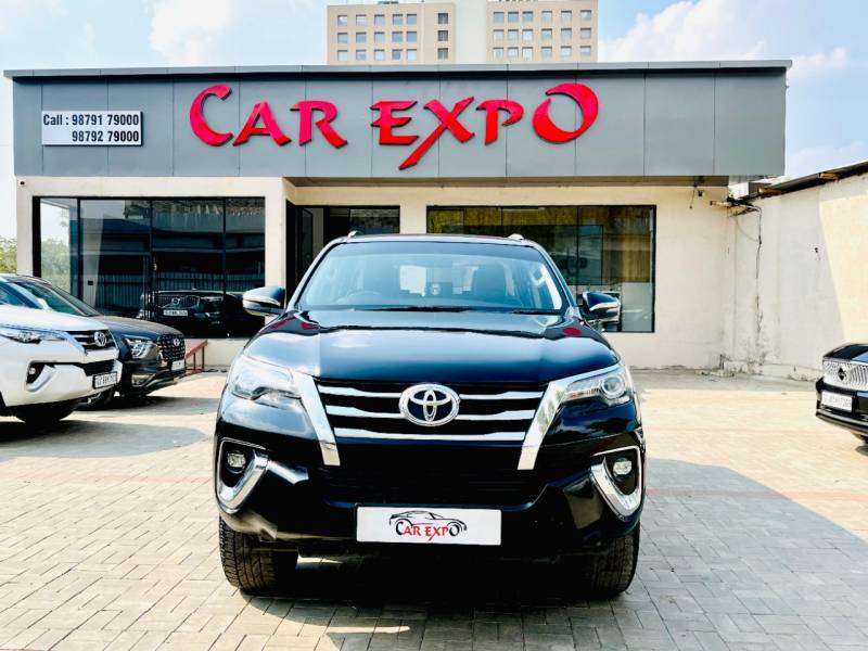 Toyota Fortuner 2.8 4x2 MT