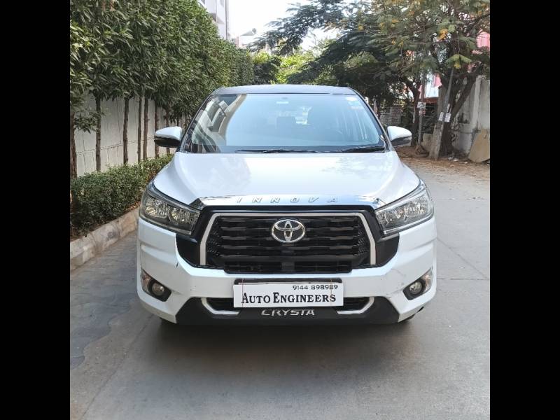 Toyota Innova Crysta 2.4 G 8 STR