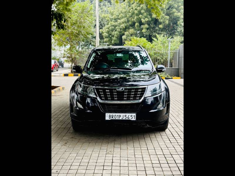 Mahindra XUV500 W11(O)