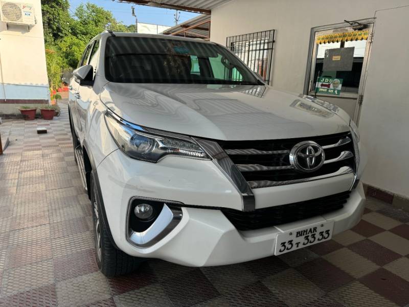 Toyota Fortuner 2.8 4x4 MT
