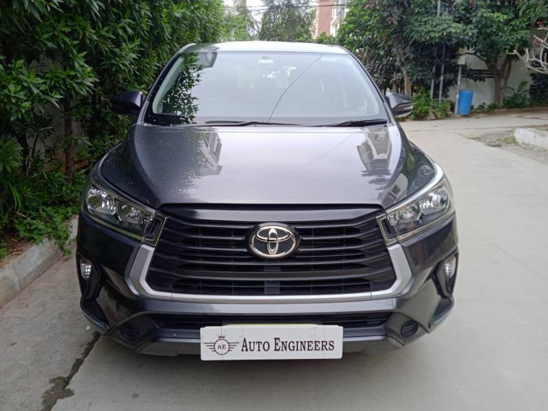 Toyota Innova Crysta 2.4 G 8 STR