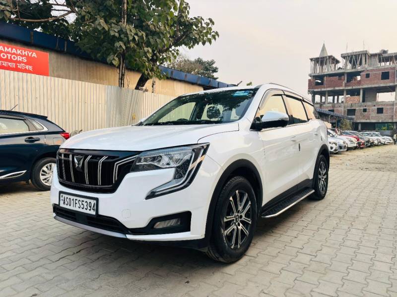 Mahindra XUV700 AX7 Luxury Pack Diesel MT 7 STR