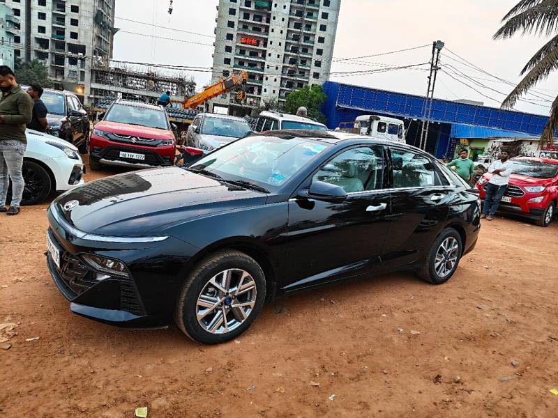 Hyundai Verna SX 1.5 Petrol MT